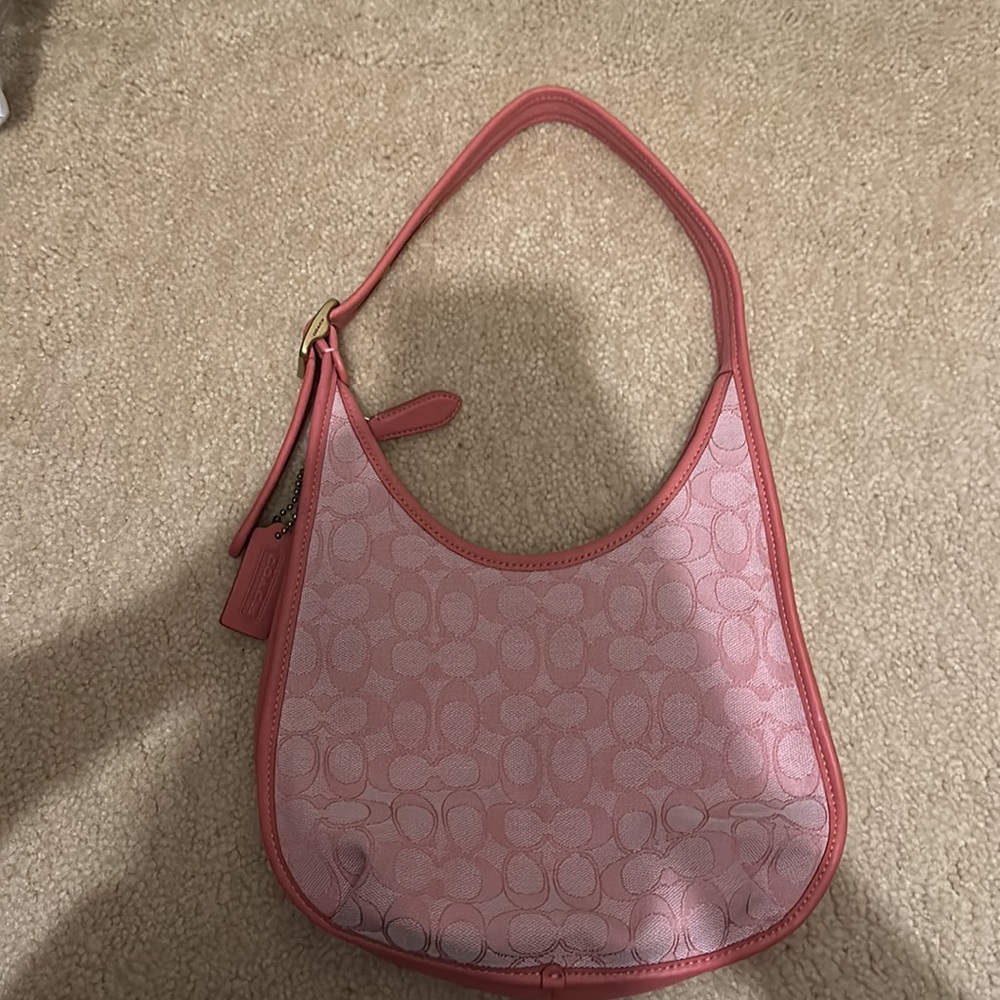 Pink coach bag 10/10 condition. Authentic purse.